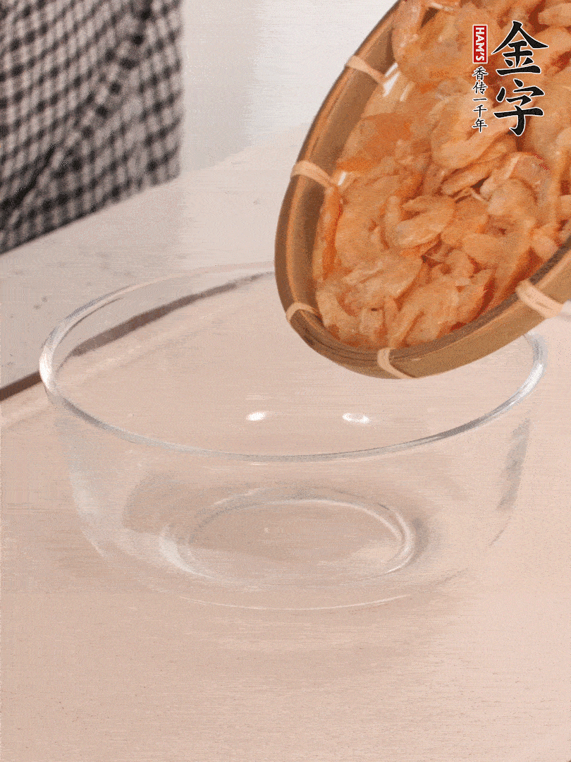 海米提前用溫水浸泡一會(huì)。