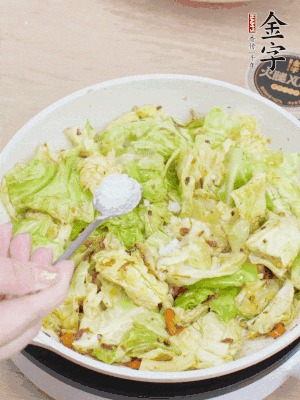 一點(diǎn)鹽、糖調(diào)味。