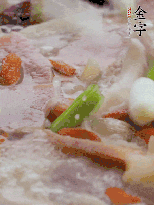 最后下枸杞、蒜白。