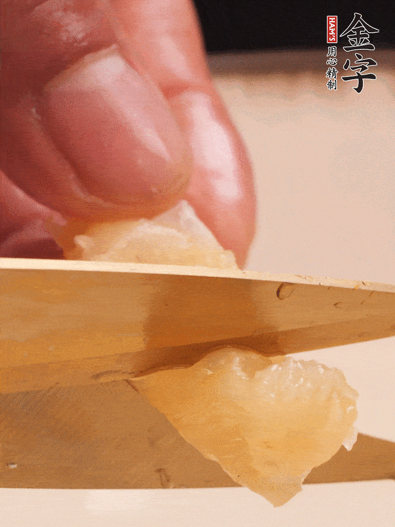 取出放入清水中，清洗表面，再剪成小段