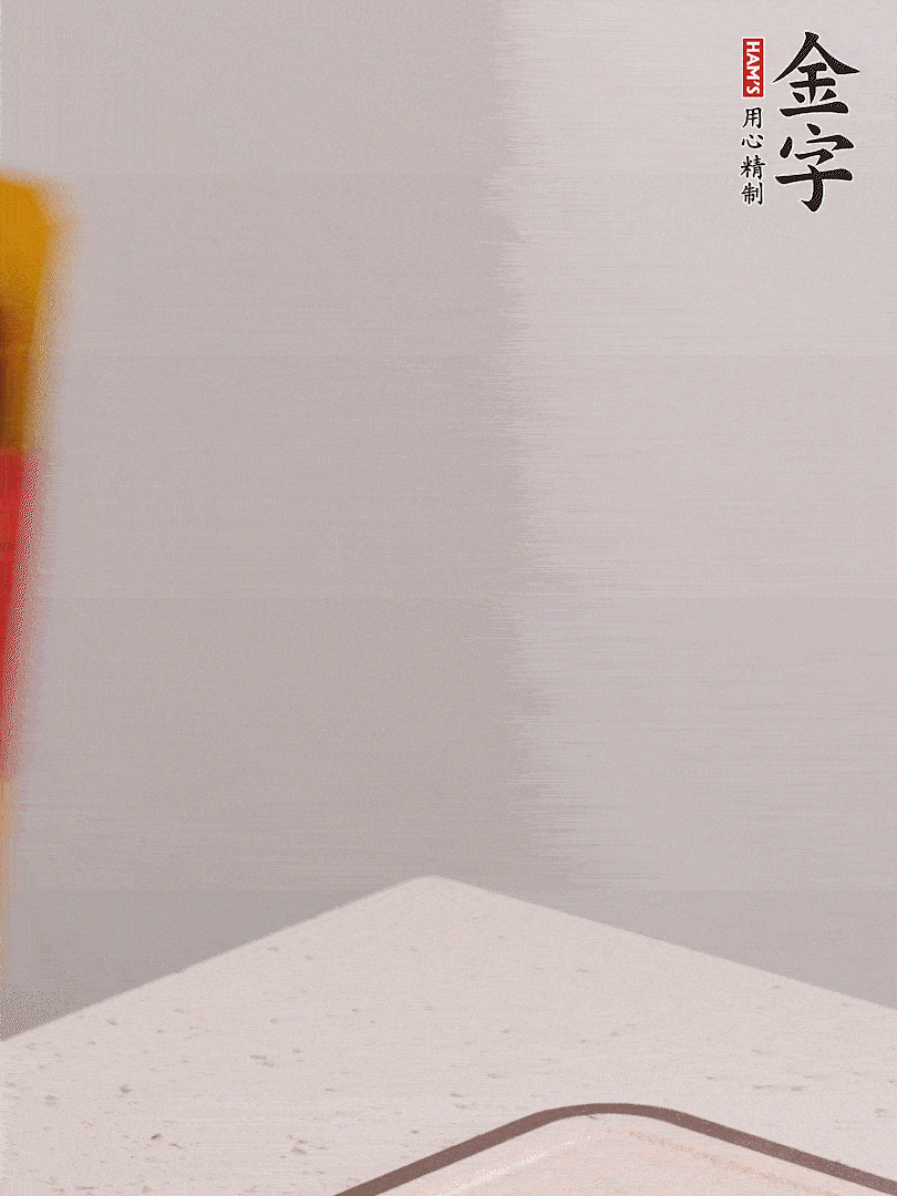 金字火腿切片，溫水浸泡5分鐘，將牛腩放鍋中，倒入比食材多2倍的清水，加姜焯水
