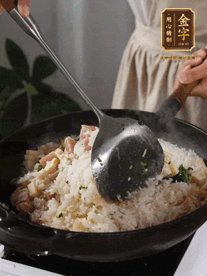 米飯煮熟后，拌入薺菜