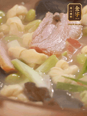 最后加一點(diǎn)蠔油、雞精調(diào)味