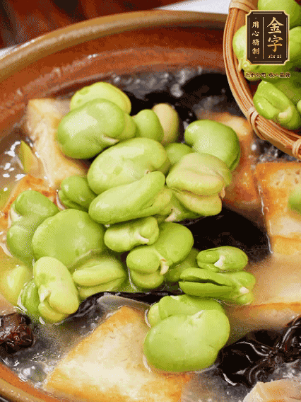 最后可以放豆瓣、木耳煮熟，依照個人口味加點鹽調(diào)味